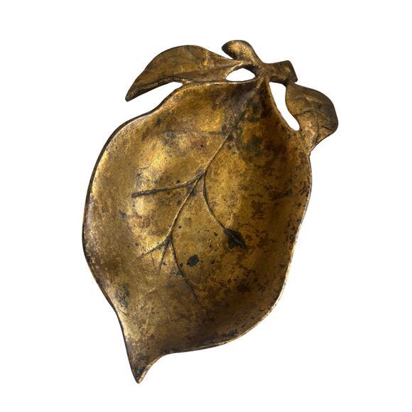 Vintage Brass Leaf Dish Mid Century Catchall Tray Gold Patina Home Decor - Picture 1 of 4